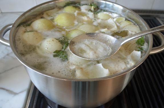 Piščančji rezanci in krompirjeva juha
