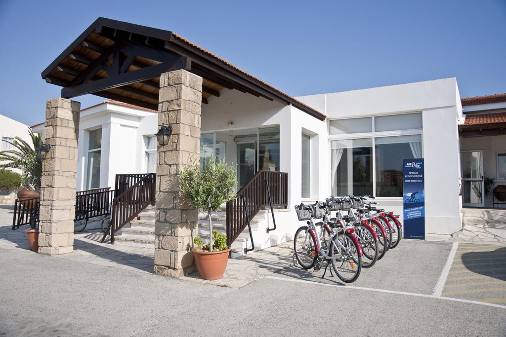 Kypr hotel aktibeach vesnický resort