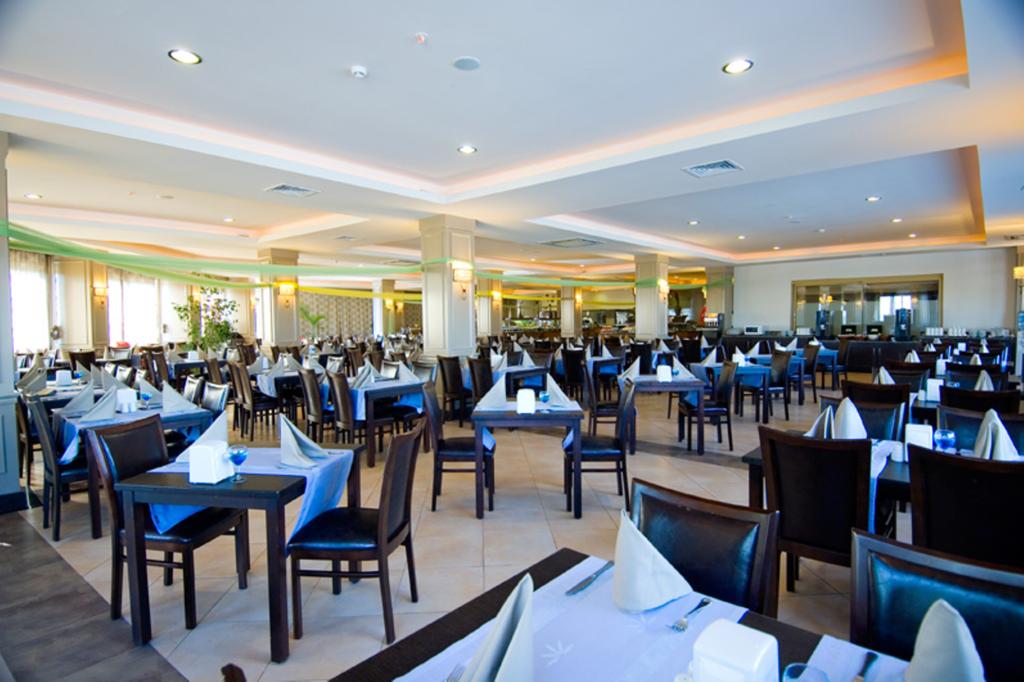 Ресторант в известния курорт Aydinbey 5 * в Турция