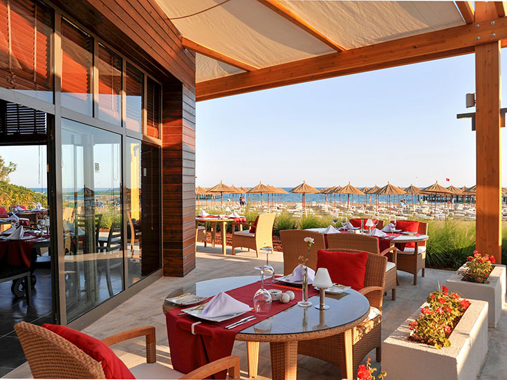 Ресторан с погледом на море