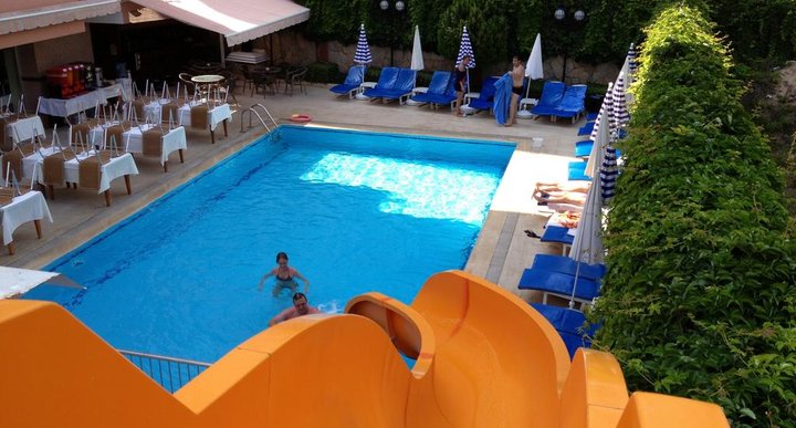 bazén v hotelu Lara Ding 4