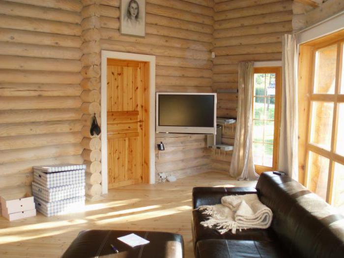montáž domu ze zaobleného dřeva