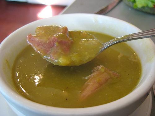 грах супа в свинско бульон