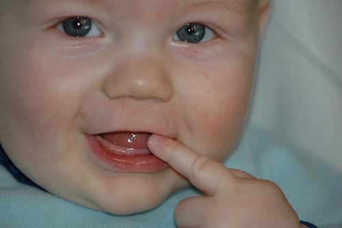 когато децата започват да се срязват зъбите