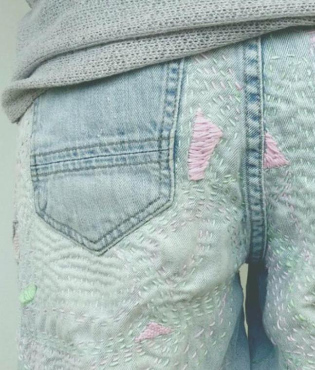 Jak zdobit roztrhané džíny