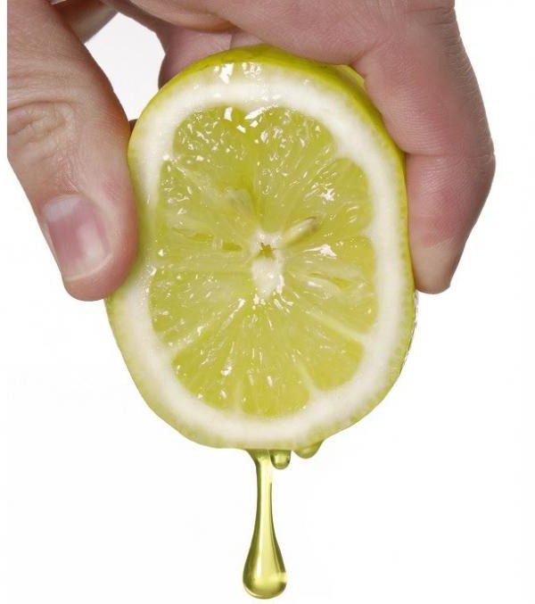 otřete si obličej citronem