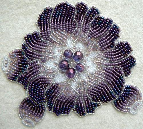 violette di perline su un filo