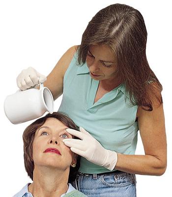 Pierwsza pomoc przy poparzeniu oczu