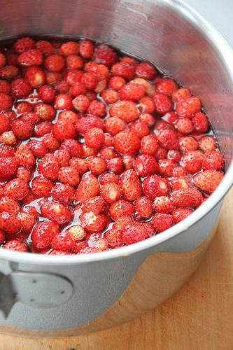как да се готви настъргани ягоди със захар