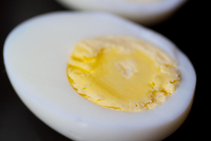 колко калории в варено яйце без жълтък