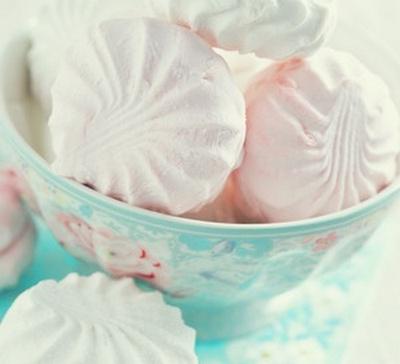 koliko kalorij v belem marshmallowu