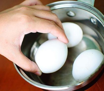как да се свари твърдо сварено яйце