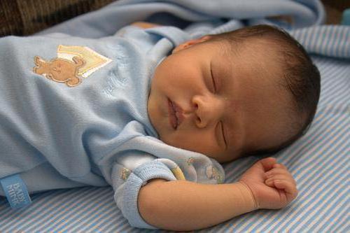 Koliko dnevno spi novorojenček?
