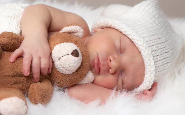 Koliko spi novorojenčka v enem mesecu