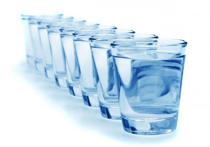 koliko vode mora otrok piti na dan
