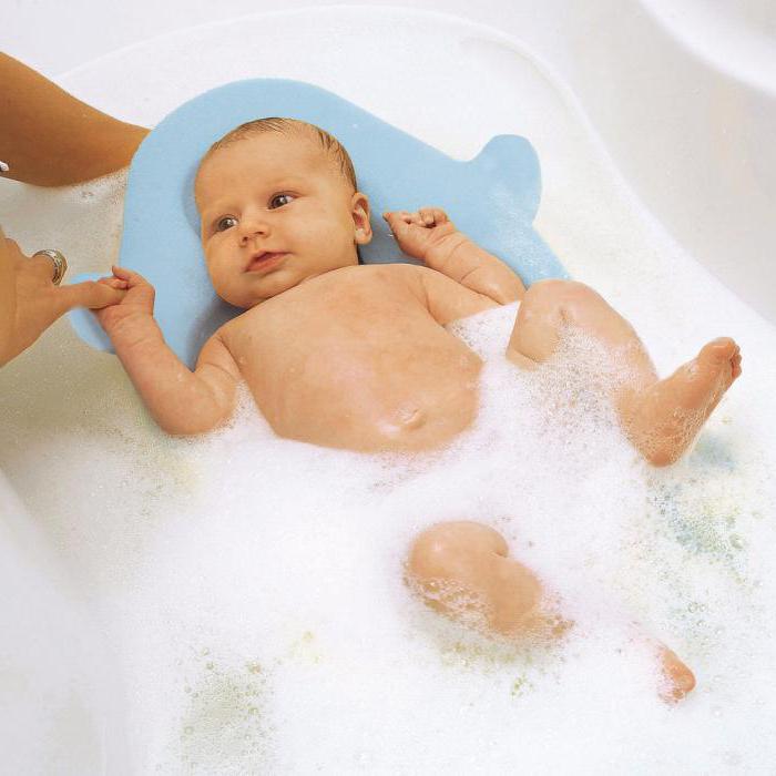 Come fare il bagno a un ragazzo appena nato
