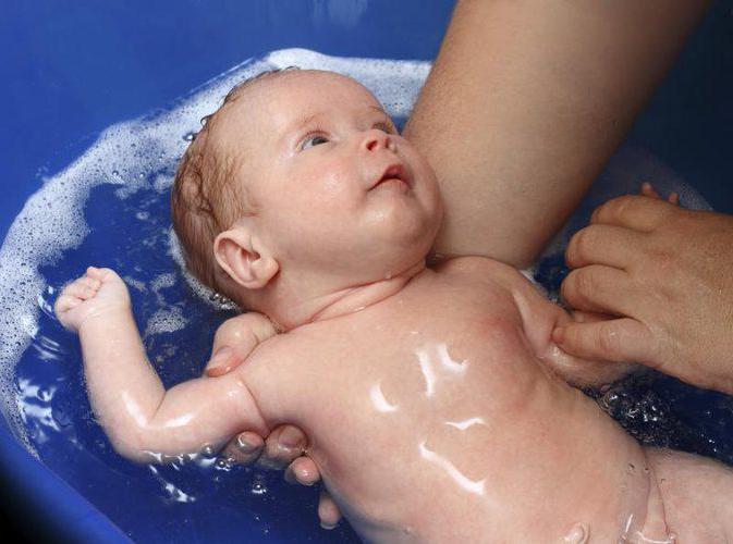 Jak se poprvé vykoupat novorozence