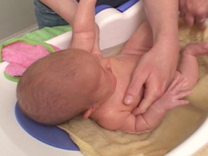 Jak se poprvé vykoupat novorozence
