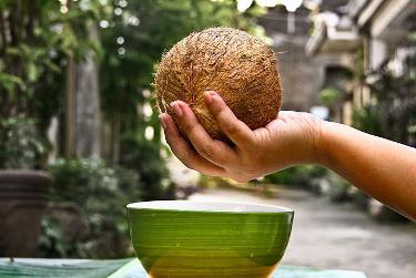 jak przełamać kokos