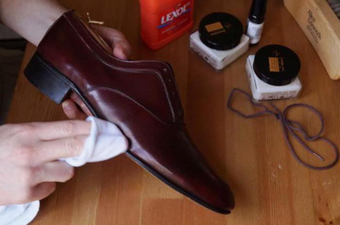 Come prendersi cura di nuove scarpe di cuoio