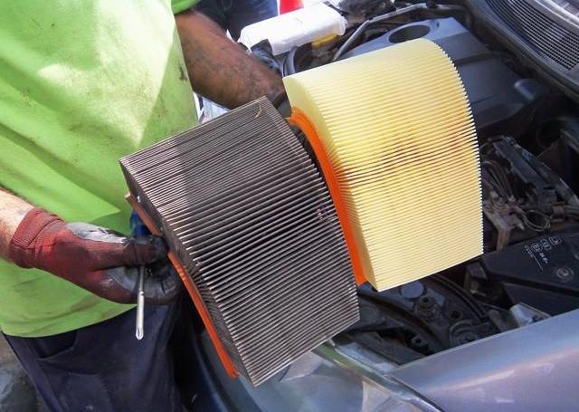 kako zamijeniti filtar za zrak na Renault Dustru