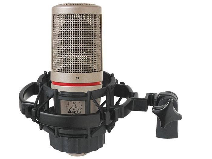 studiový mikrofon pro záznam hlasu