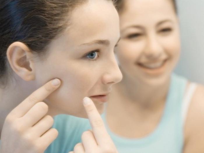 učinkovita krema za akne na obrazu