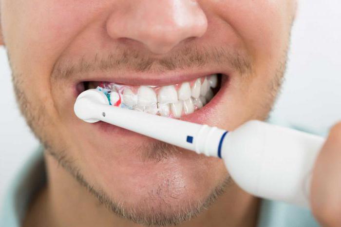 jak vyčistit zuby z plaku