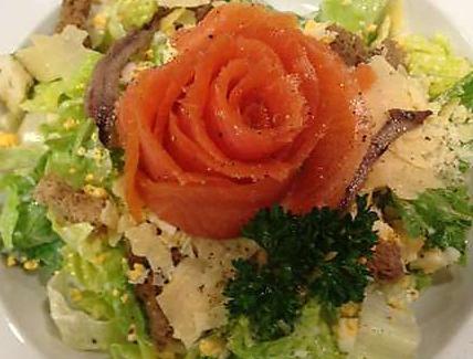 Cezar salata z lososom