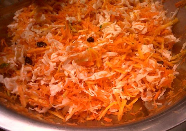 insalata di cavolo di carote fresche