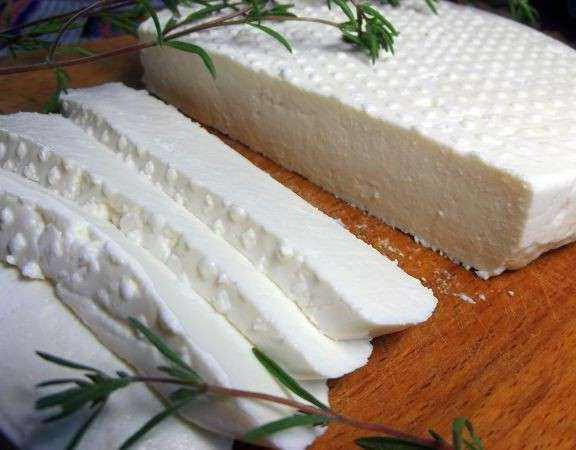Processo di cottura della ricetta del formaggio Adygei
