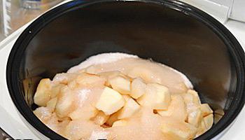 pekmez od jabuka u laganom štednjaku