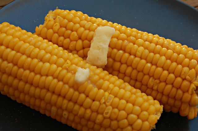 jak gotować kukurydzę w rondlu