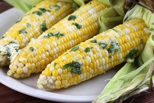 jak gotować kukurydzę na kolbie