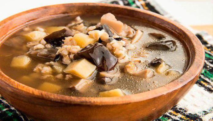 jak gotować zupę grzybową z suszonych grzybów