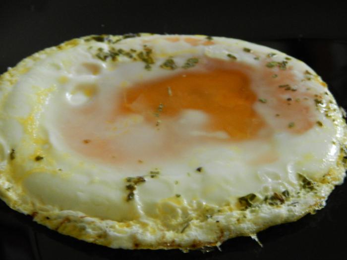 lahko kuhate jajca v mikrovalovni pečici
