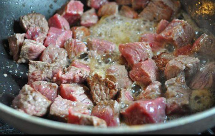 carne con funghi porcini in salsa di panna acida