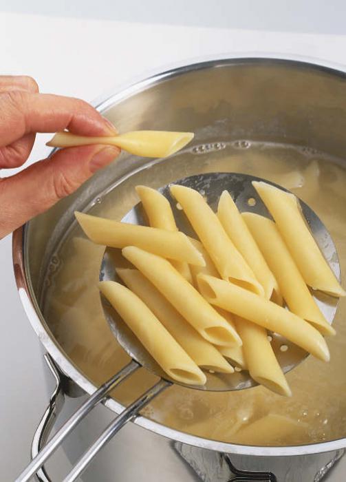 Как да готвя паста, така че те не се залепват