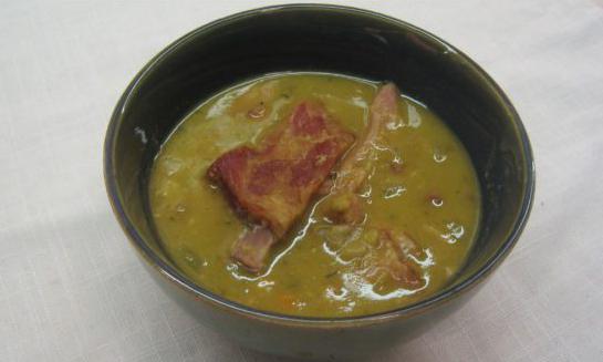 zuppa di piselli con costolette