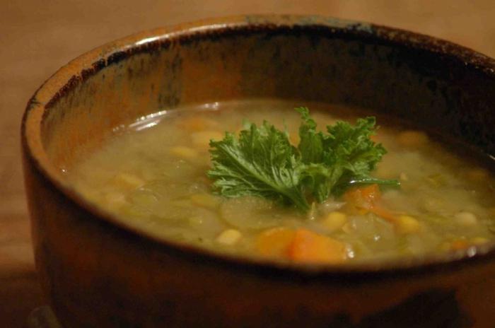 zuppa di piselli vegetariana
