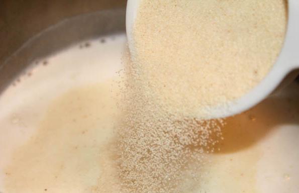 porridge di semola con la ricetta del latte