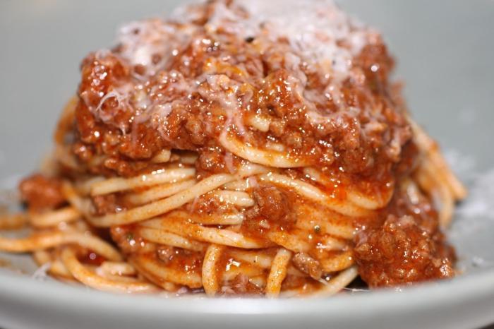 Спагети с кайма