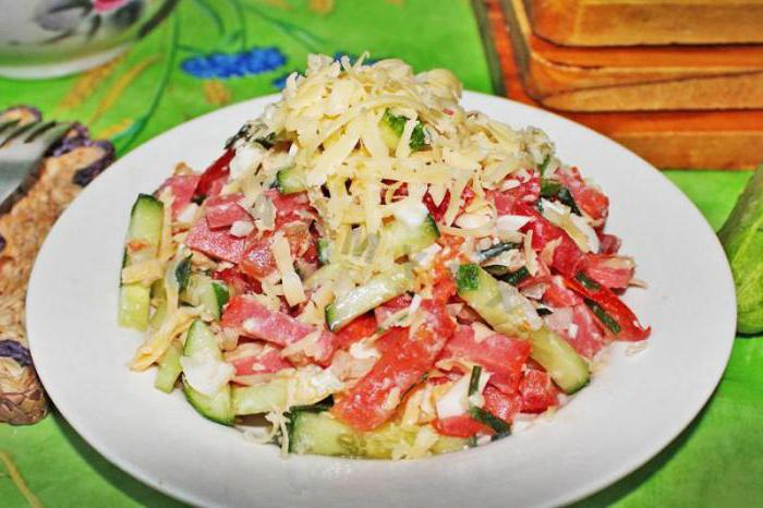 Bakhor salata s kobasicom