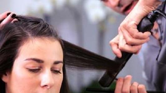 Jak zwijać prasowanie włosów