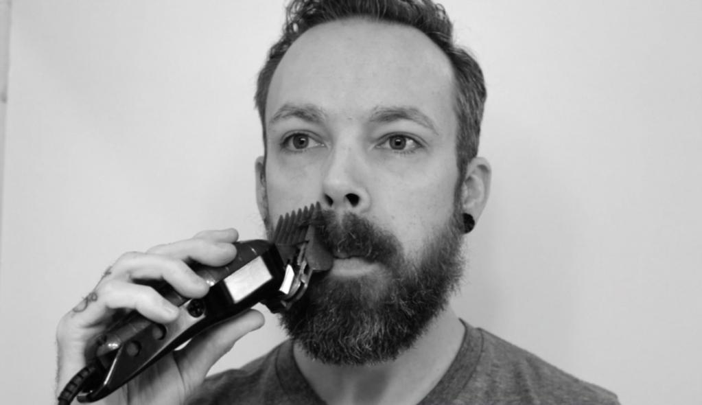 Przycinanie brody w domu