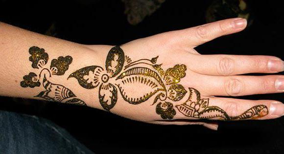 jak nauczyć się rysować hennę na rękach
