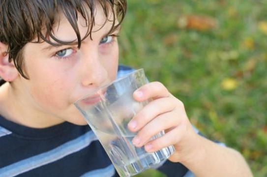 hipertenzija može piti vodu