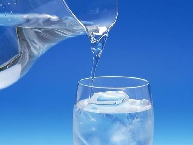 Hipertenzija piti više ili manje vode