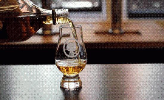 Co pije whisky