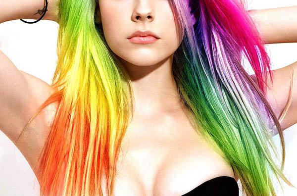 Come tingere i capelli senza tingere in colori vivaci